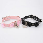 Halsband mit Stachelblumen